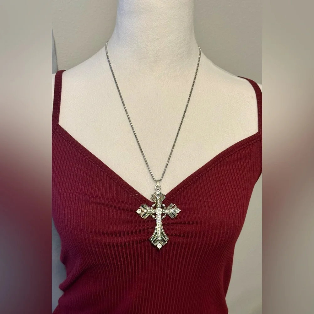 Vintage Style Statement Silver Tone Cross Pendant Necklace - Picture 2 of 8